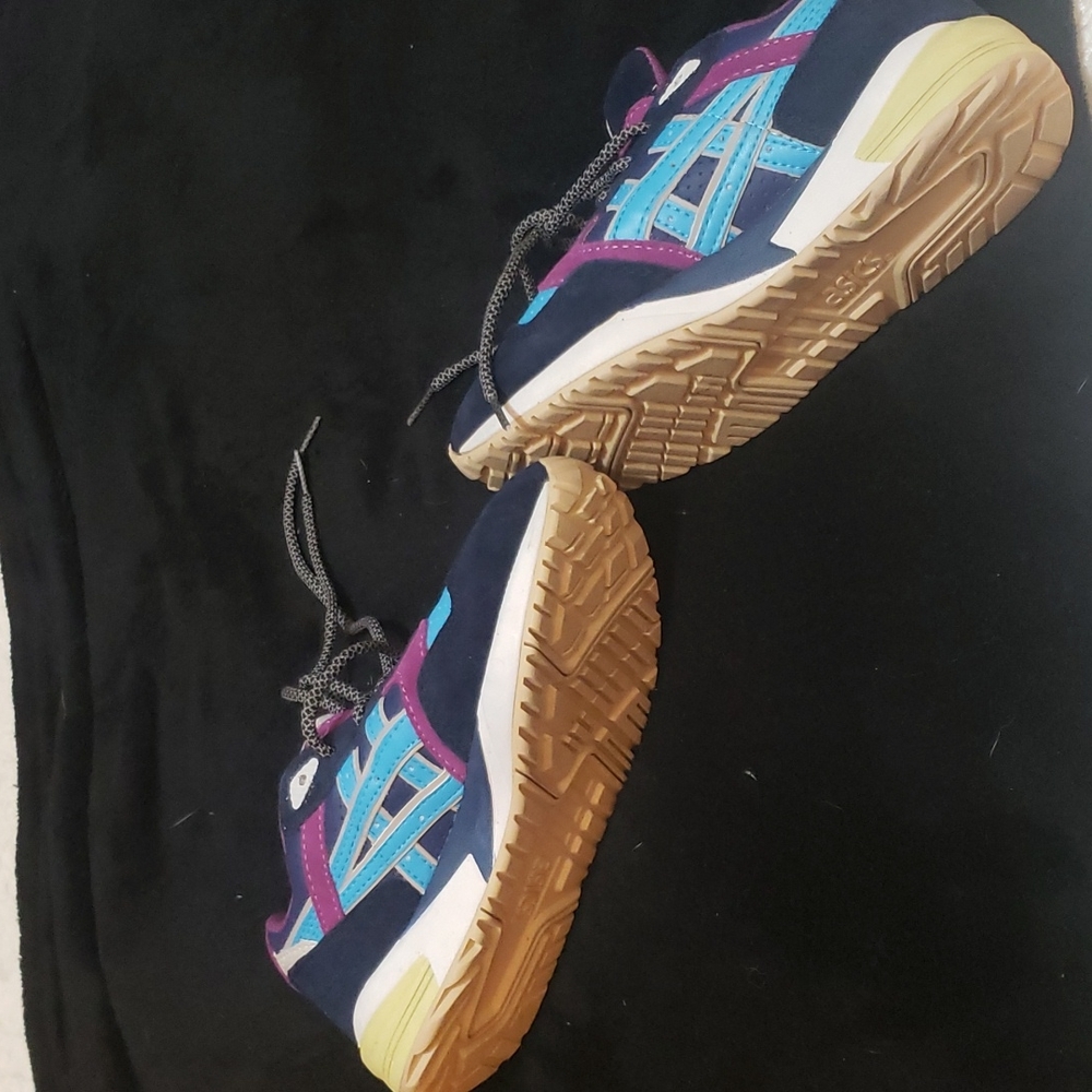 Shoes - Picture 2 of 2